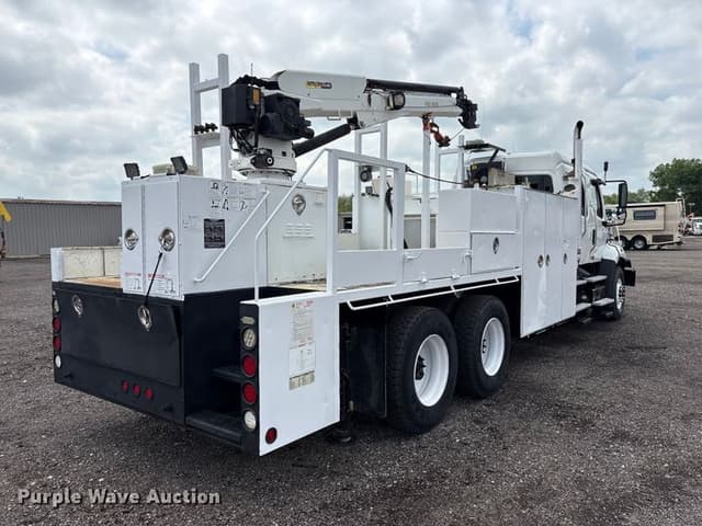 Image of Freightliner 108SD equipment image 4