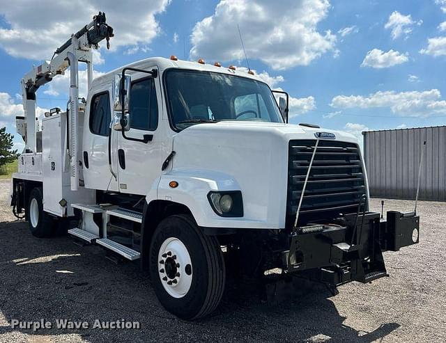 Image of Freightliner 108SD equipment image 2