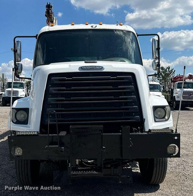 Image of Freightliner 108SD equipment image 1