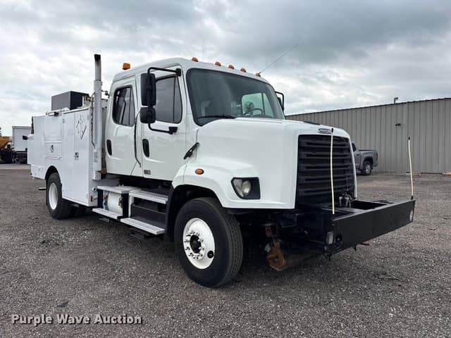 Image of Freightliner 108SD equipment image 2