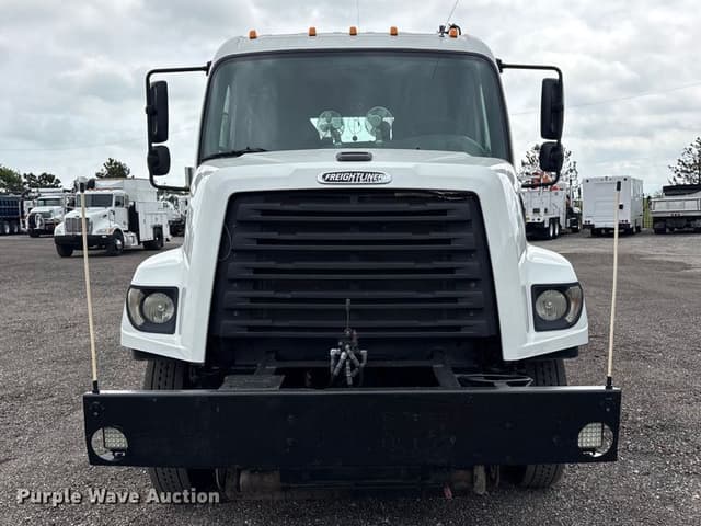 Image of Freightliner 108SD equipment image 1