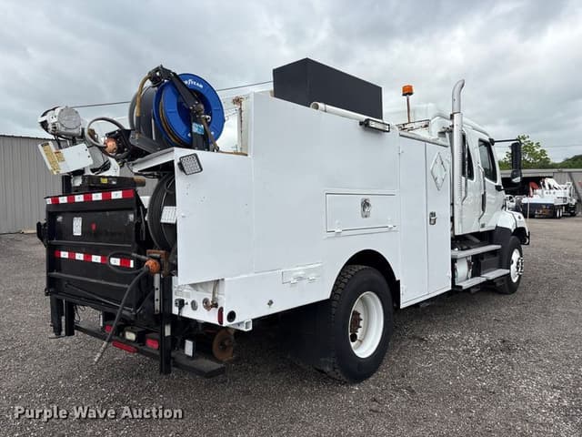 Image of Freightliner 108SD equipment image 4