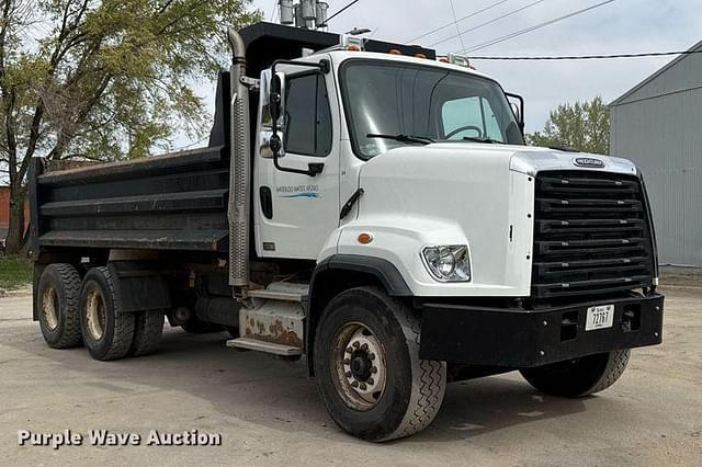 Image of Freightliner 108SD equipment image 2