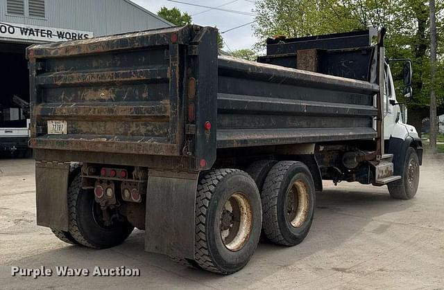 Image of Freightliner 108SD equipment image 4