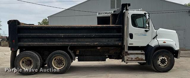 Image of Freightliner 108SD equipment image 3