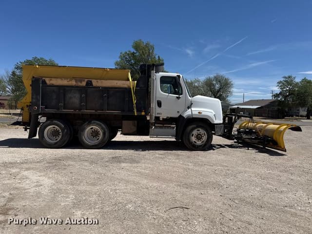Image of Freightliner 108SD equipment image 3