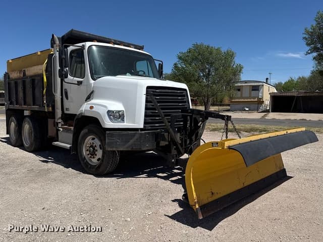 Image of Freightliner 108SD equipment image 2