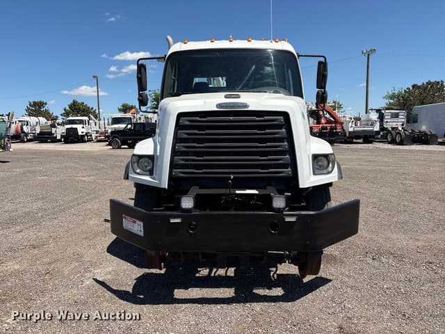 Image of Freightliner 108SD equipment image 1