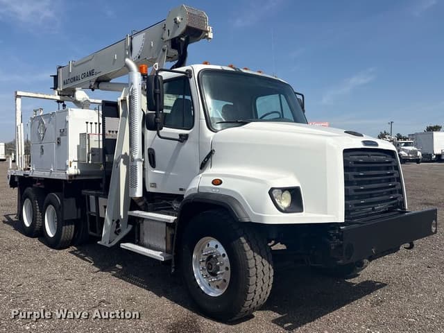 Image of Freightliner 114SD equipment image 2