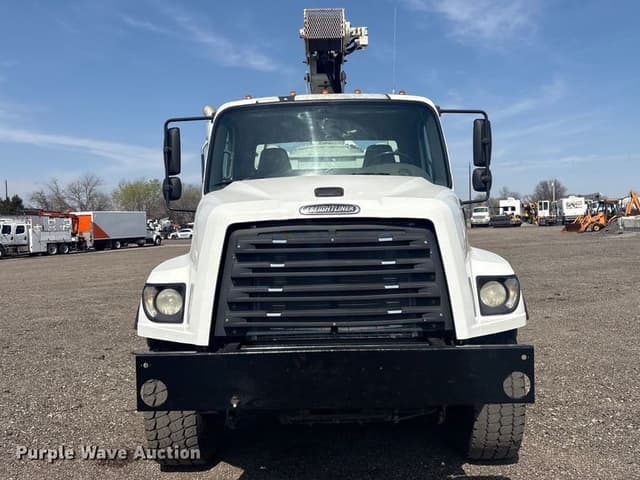Image of Freightliner 114SD equipment image 1