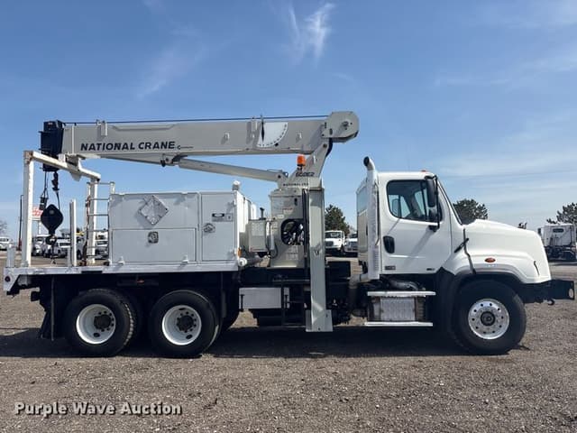 Image of Freightliner 114SD equipment image 3