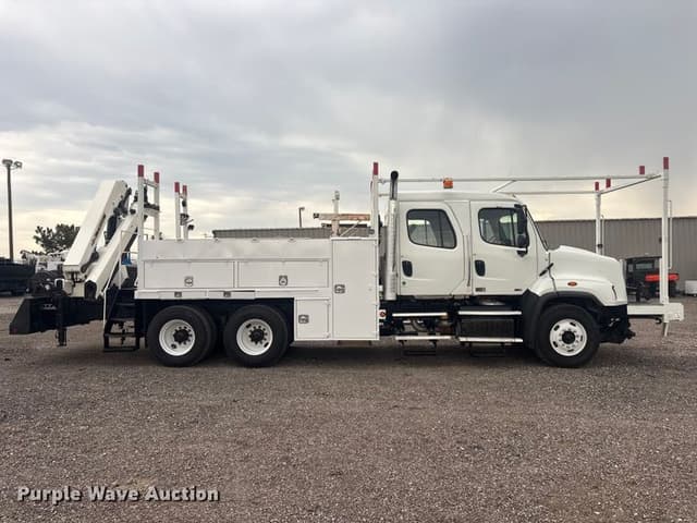 Image of Freightliner 114SD equipment image 3