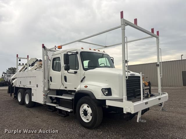 Image of Freightliner 114SD equipment image 2