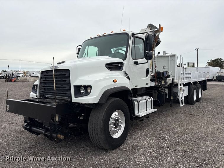 2013 Freightliner 114SD Equipment Image0
