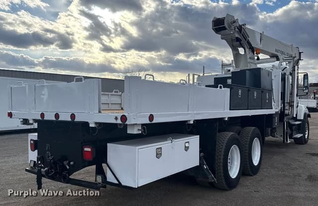 Image of Freightliner 114SD equipment image 4