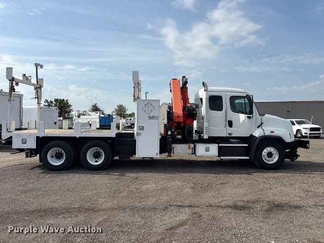 Image of Freightliner 114SD equipment image 3