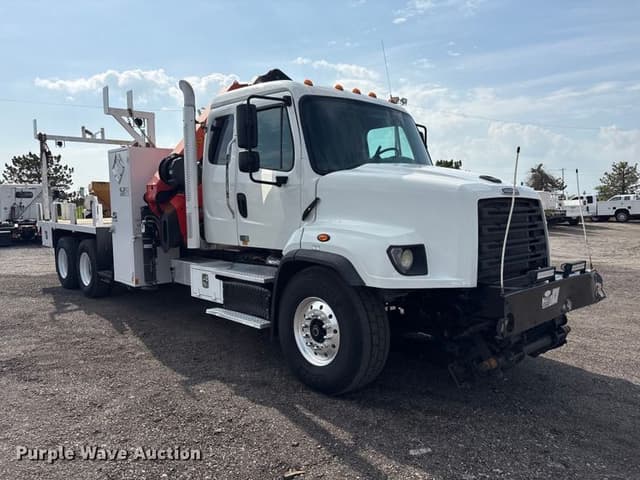 Image of Freightliner 114SD equipment image 2