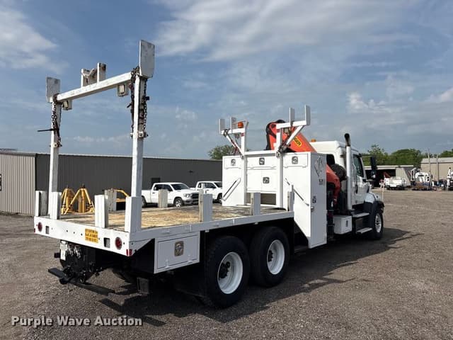 Image of Freightliner 114SD equipment image 4