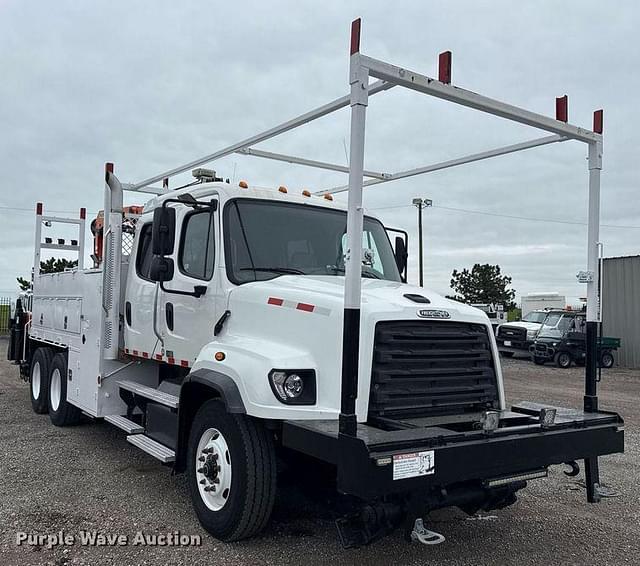 Image of Freightliner 114SD equipment image 2