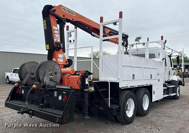 Image of Freightliner 114SD equipment image 4