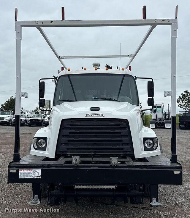 Image of Freightliner 114SD equipment image 1