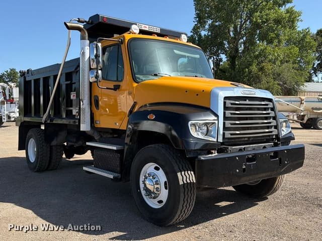 Image of Freightliner 114SD equipment image 2
