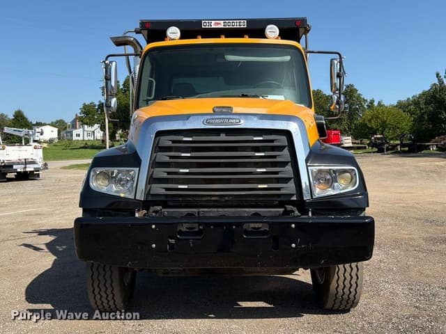 Image of Freightliner 114SD equipment image 1