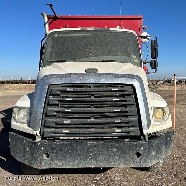 Image of Freightliner 114SD equipment image 1