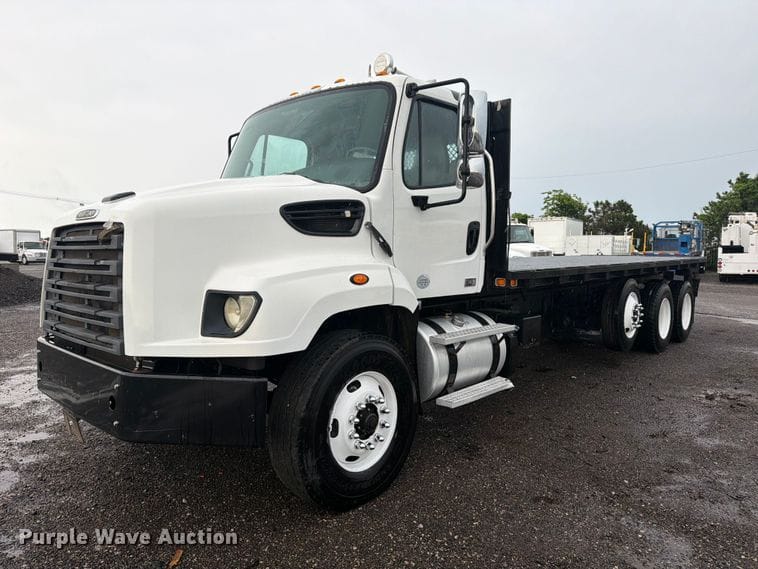 2013 Freightliner 114SD Equipment Image0