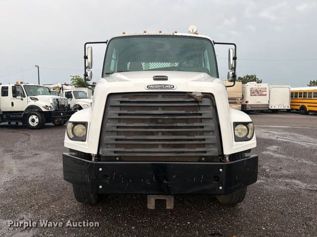 Image of Freightliner 114SD equipment image 1