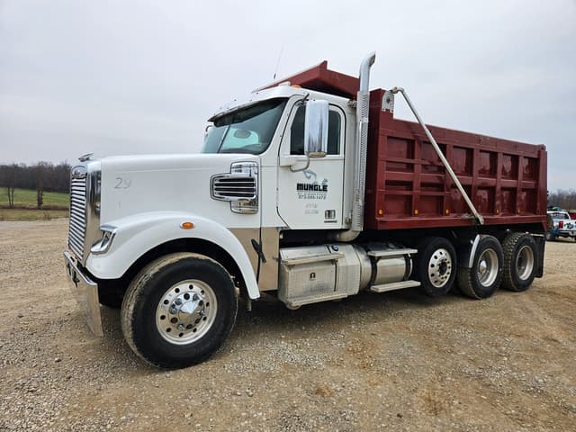 Image of Freightliner 122SD equipment image 3