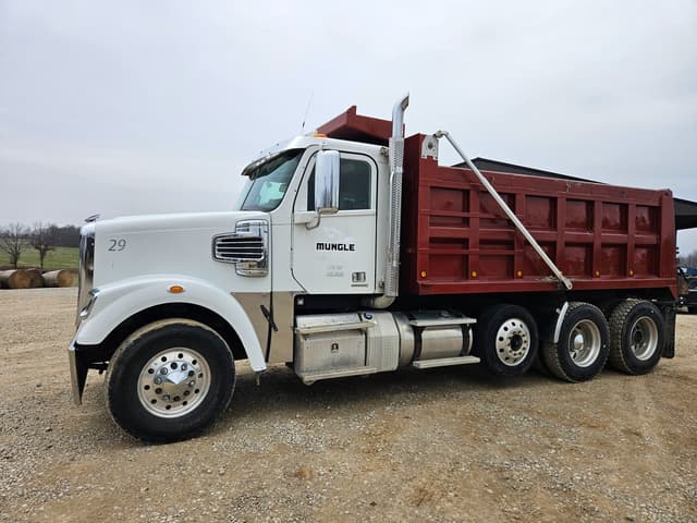 Image of Freightliner 122SD equipment image 4