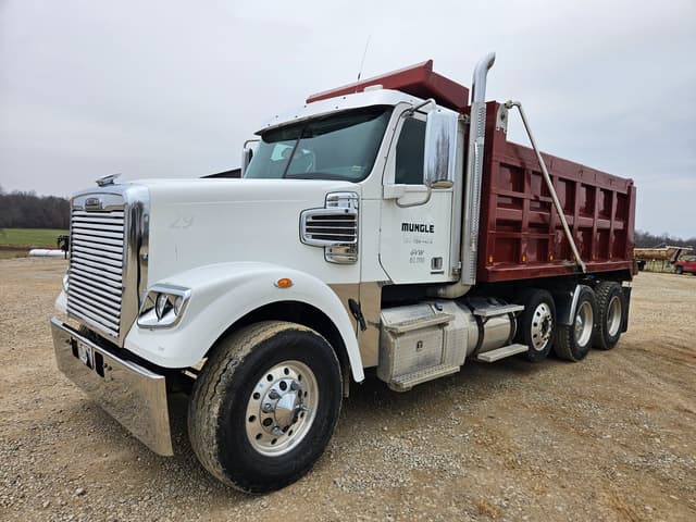 Image of Freightliner 122SD equipment image 2