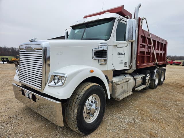 Image of Freightliner 122SD equipment image 1