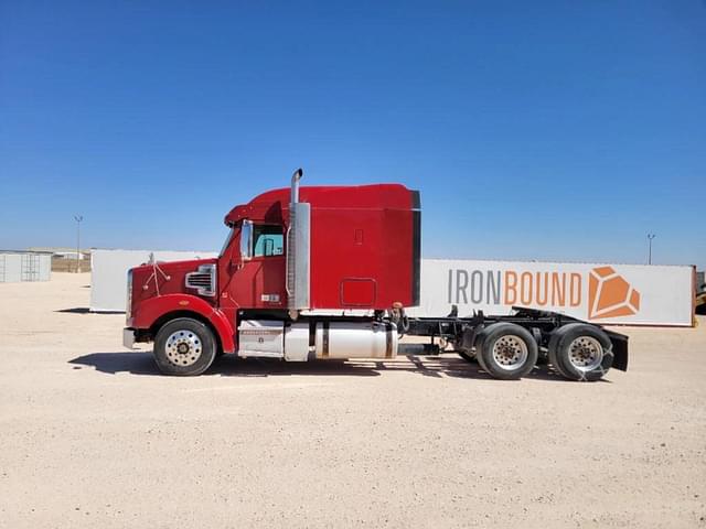 Image of Freightliner 122SD equipment image 1