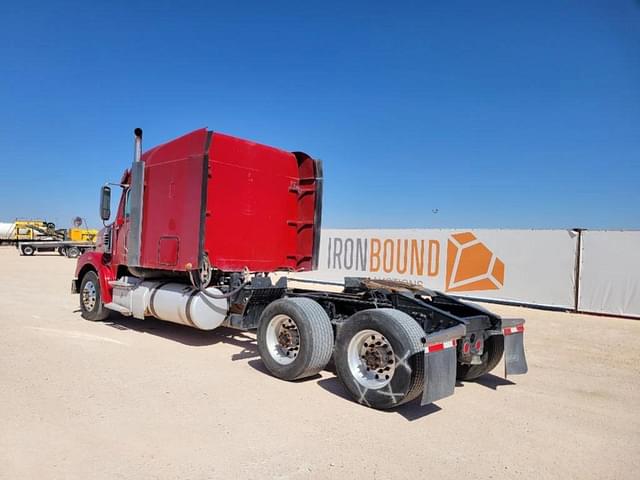 Image of Freightliner 122SD equipment image 2