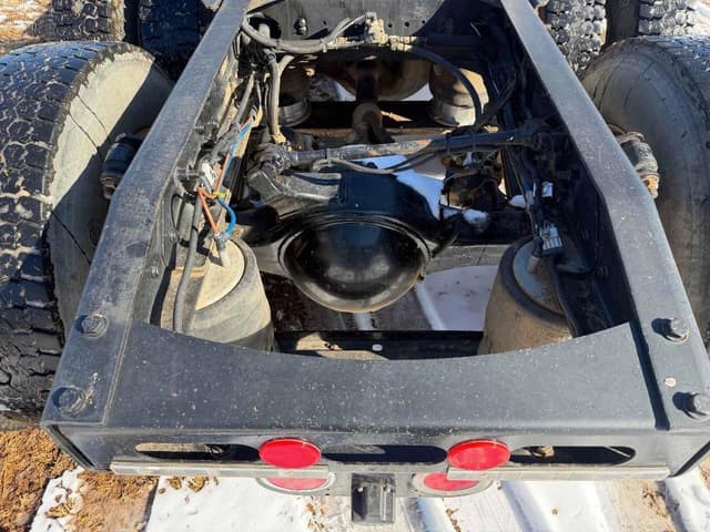 Image of Freightliner 122SD equipment image 2