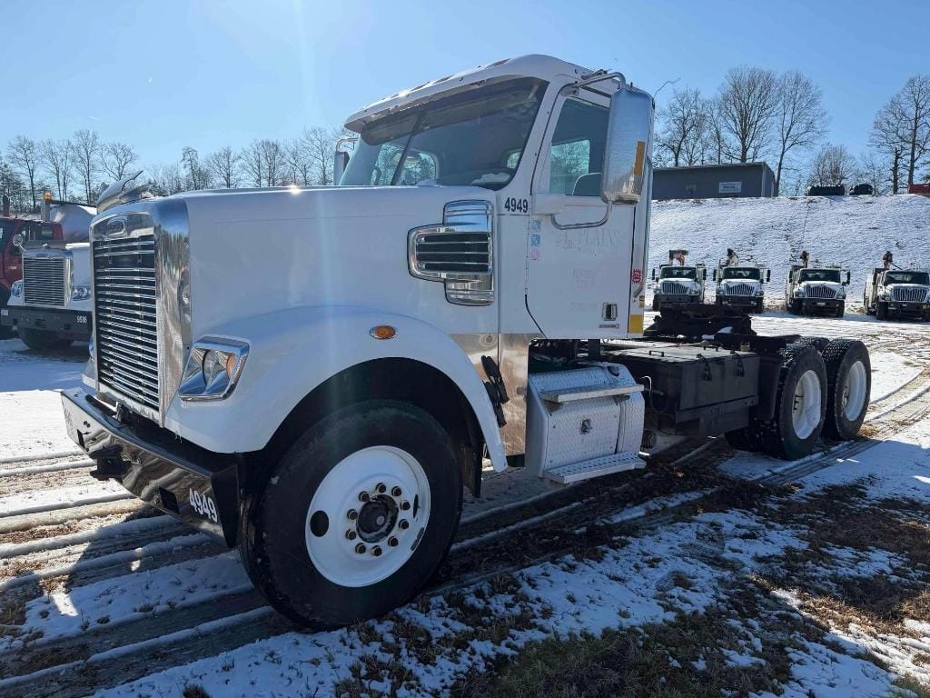 2013 Freightliner 122SD Equipment Image0