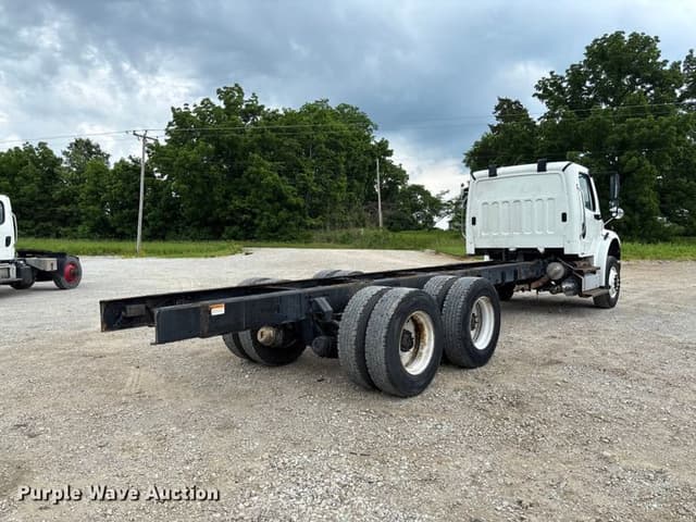 Image of Freightliner Business Class M2 106 equipment image 4