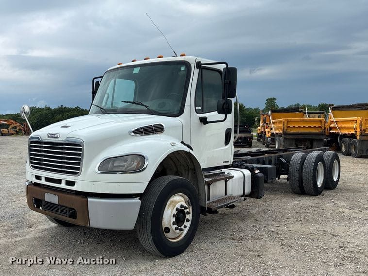 2013 Freightliner Business Class M2 106 Equipment Image0