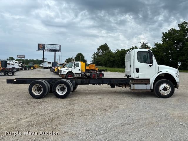 Image of Freightliner Business Class M2 106 equipment image 3