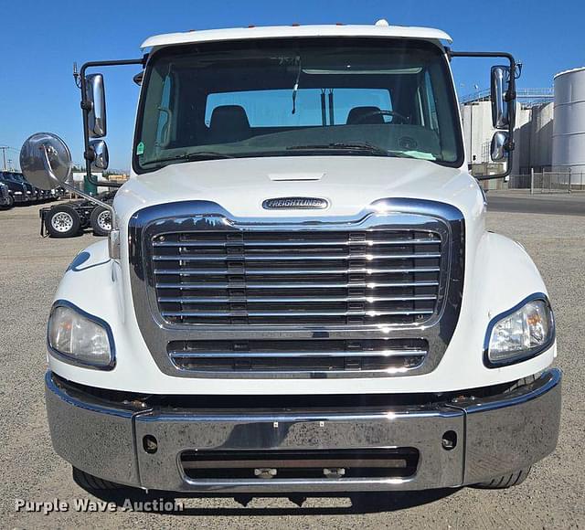 Image of Freightliner Business Class M2 equipment image 1