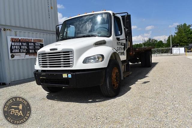 Image of Freightliner M2 equipment image 2