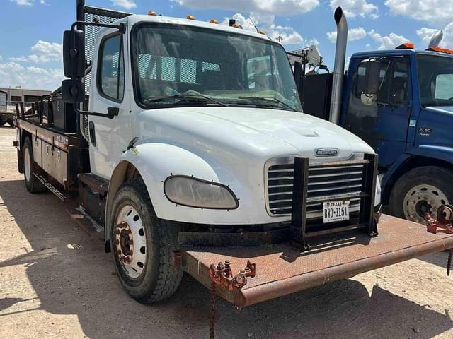 Image of Freightliner Business Class M2 106 equipment image 2