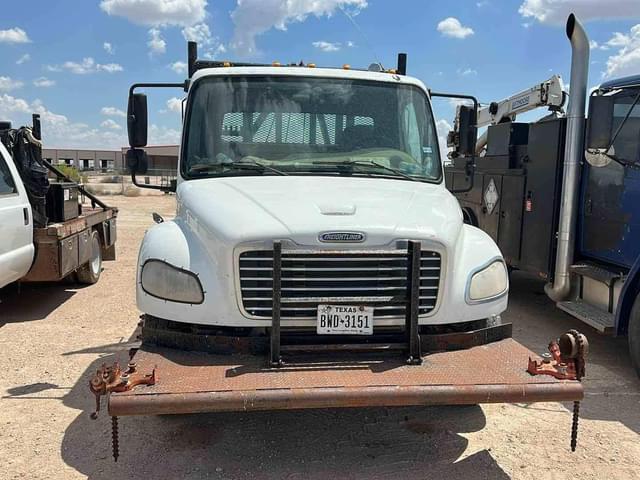 Image of Freightliner Business Class M2 106 equipment image 1