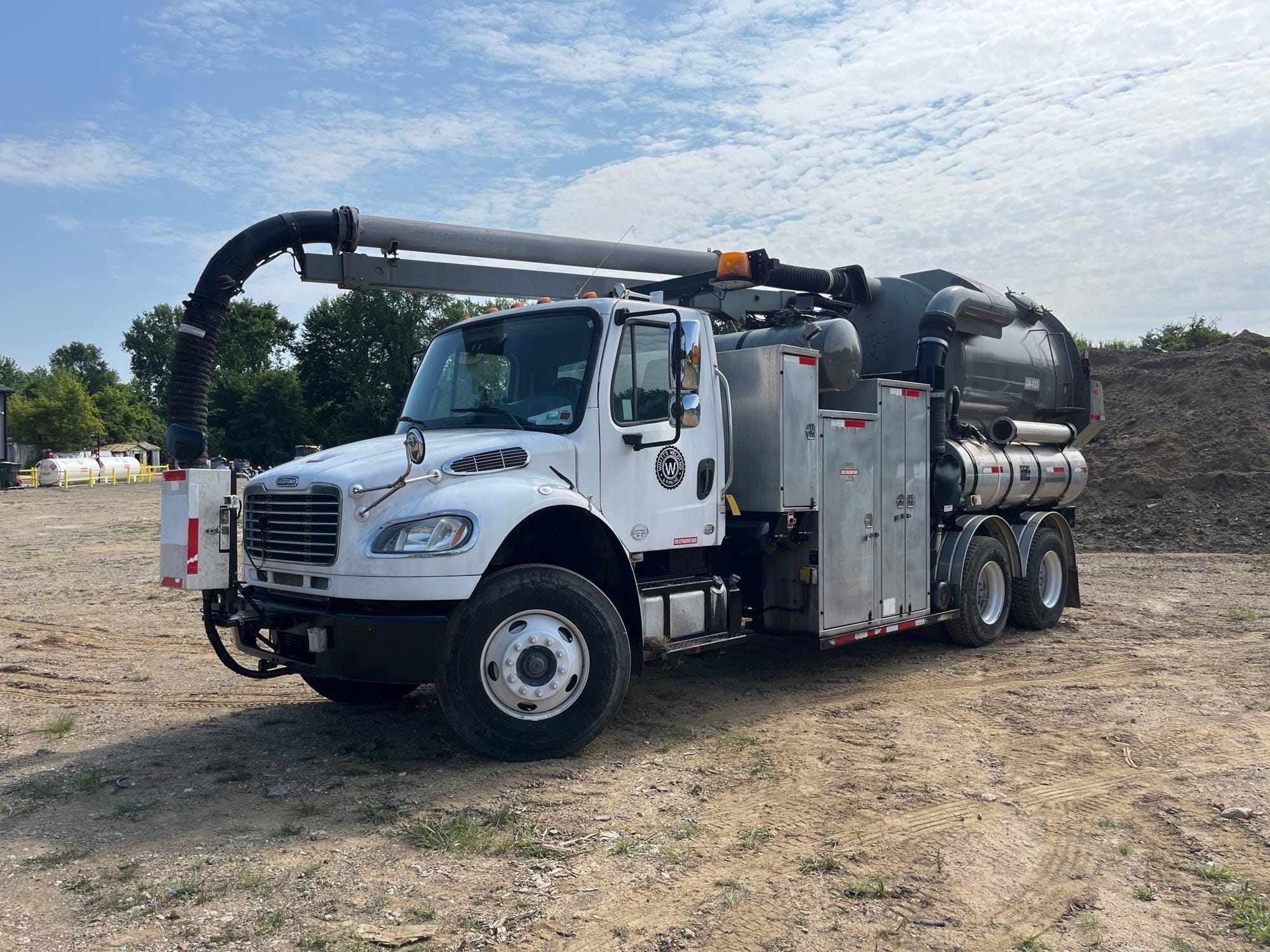 2013 Freightliner Business Class M2 106 Equipment Image0