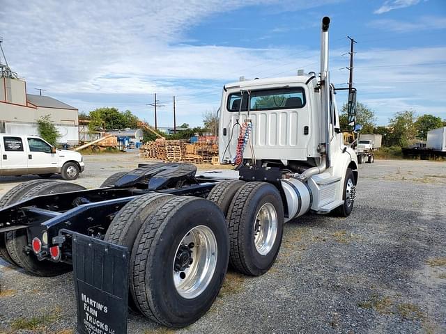 Image of Freightliner Business Class M2 112 equipment image 2