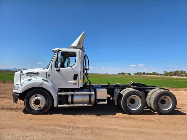 Image of Freightliner Business Class M2 112 equipment image 1