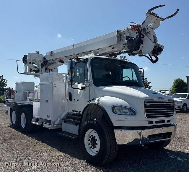 Image of Freightliner Business Class M2 equipment image 2