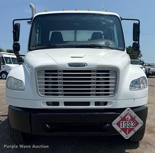 Image of Freightliner Business Class M2 equipment image 1